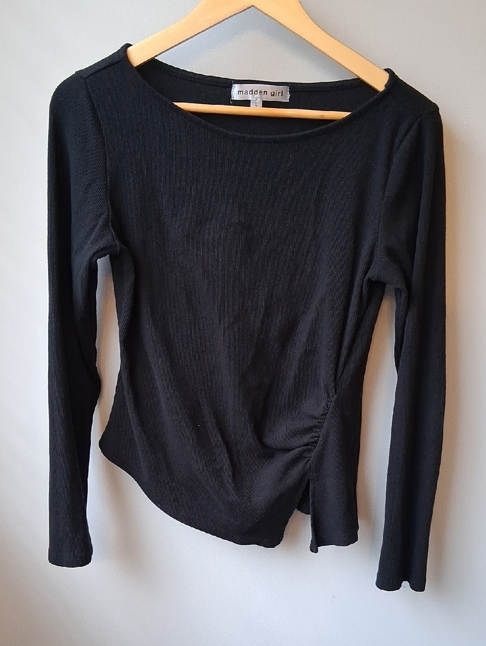 Madden Girl Black Long-Sleeve Twist-Hem Top